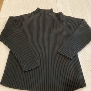 Banana Republic men’s turtleneck sweater. Size large, Black